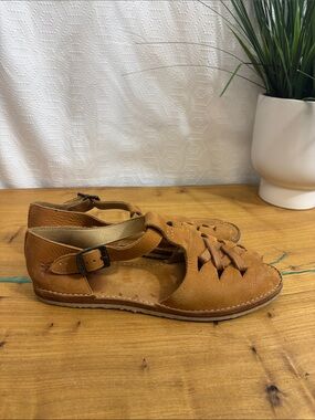 Frye Vintage cognac Fisherman Gwen Sandals. Rare!